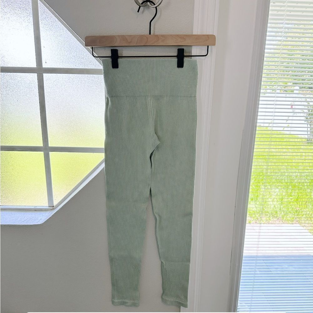Forever 21 Seafoam Green Workout Leggings - Picture 2 of 3
